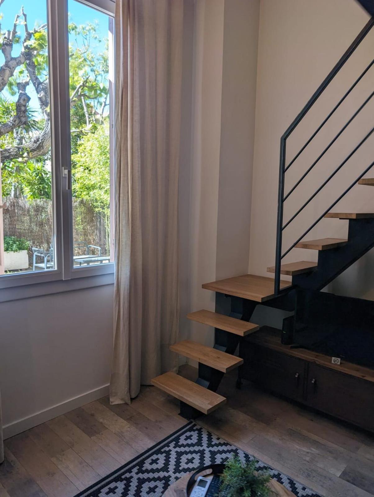 Centre - Superb With Mezzanine Apartment *