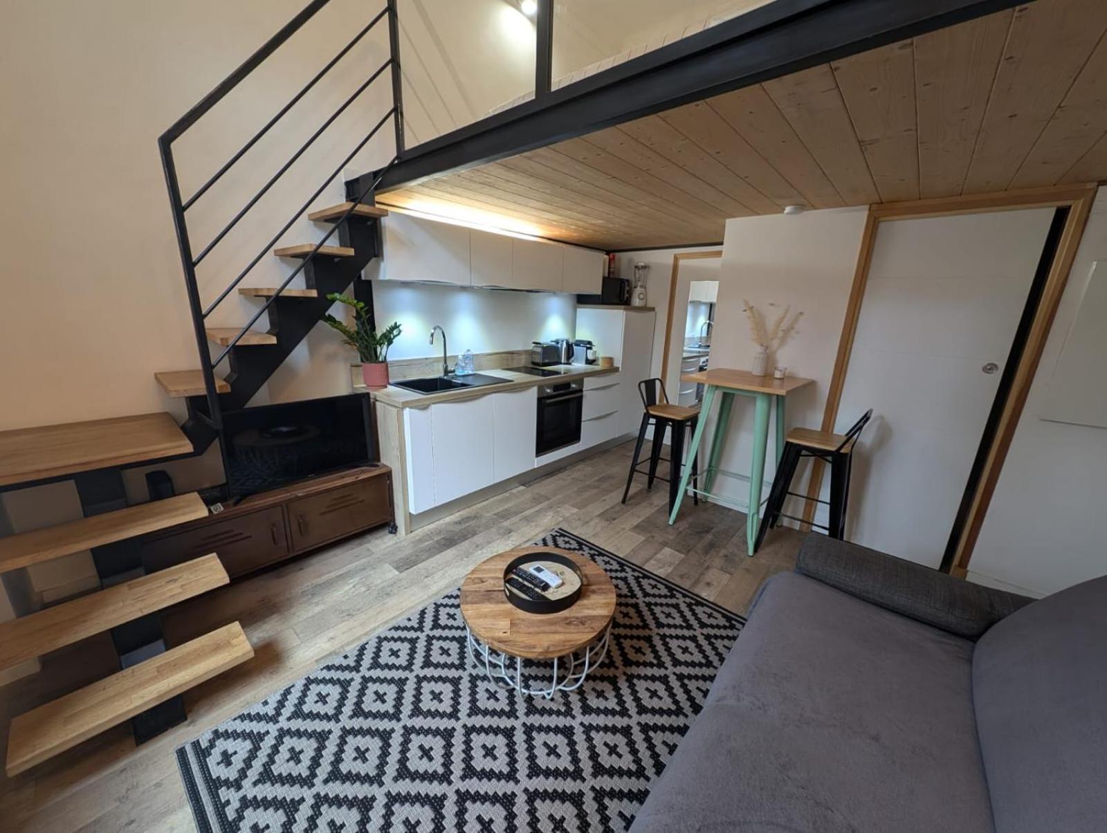 Centre - Superb With Mezzanine *